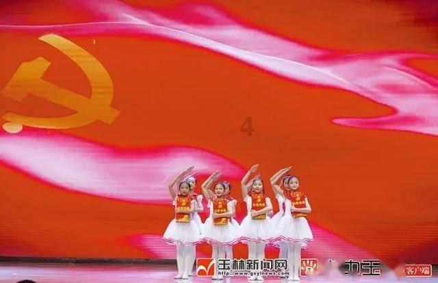 百年老站花式迎客,哈尔滨把交响乐搬进火车站